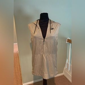Nike medium light vest
